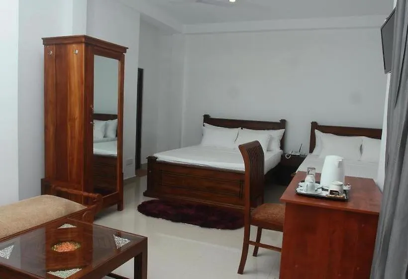 Kings Gate Airport Transit Hotel Katunayake 3*,  Sri Lanka